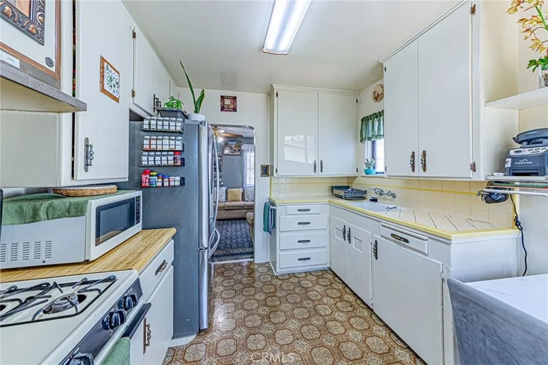 1060 S Rebecca