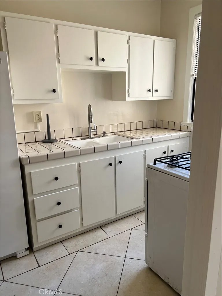 315 W 3rd 212