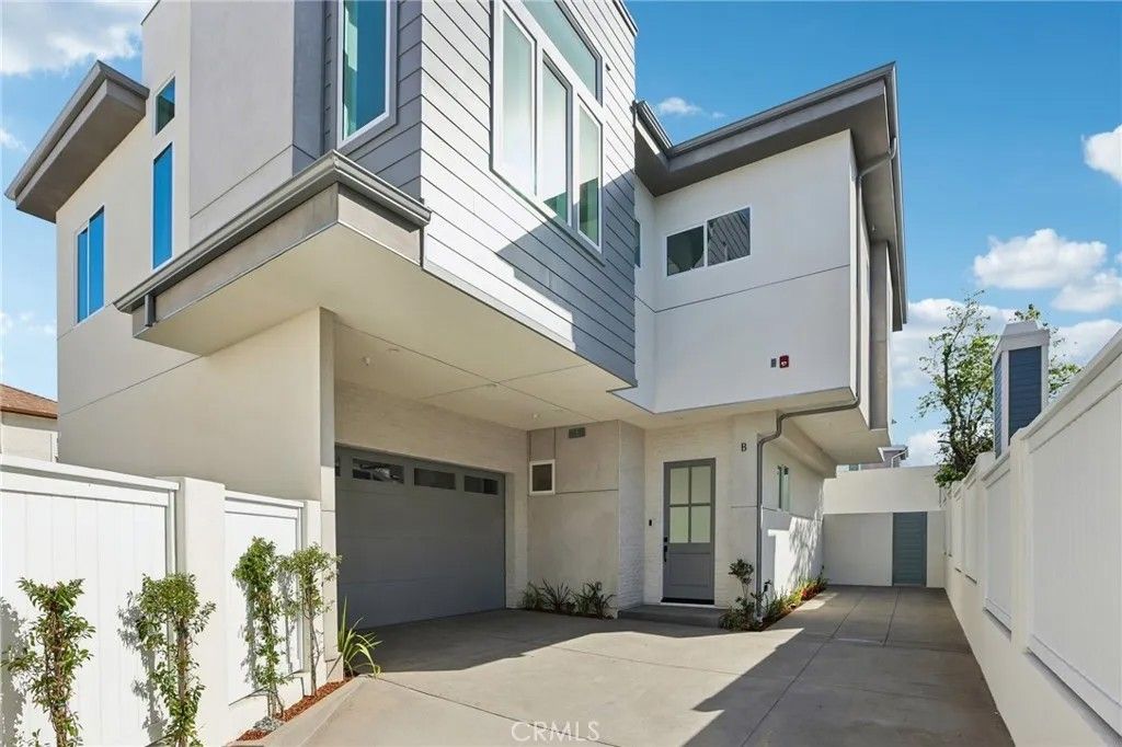 Photo of 1914 Belmont Lane #B, Redondo Beach, CA 90278 (MLS # SB26018730)