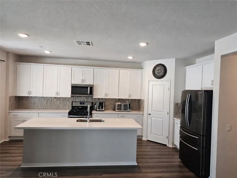 9439 Jurupa