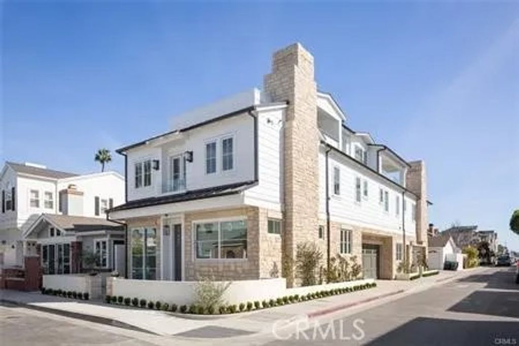 Photo of 400 40th Street, Newport Beach, CA 92663 (MLS # NP26062403)