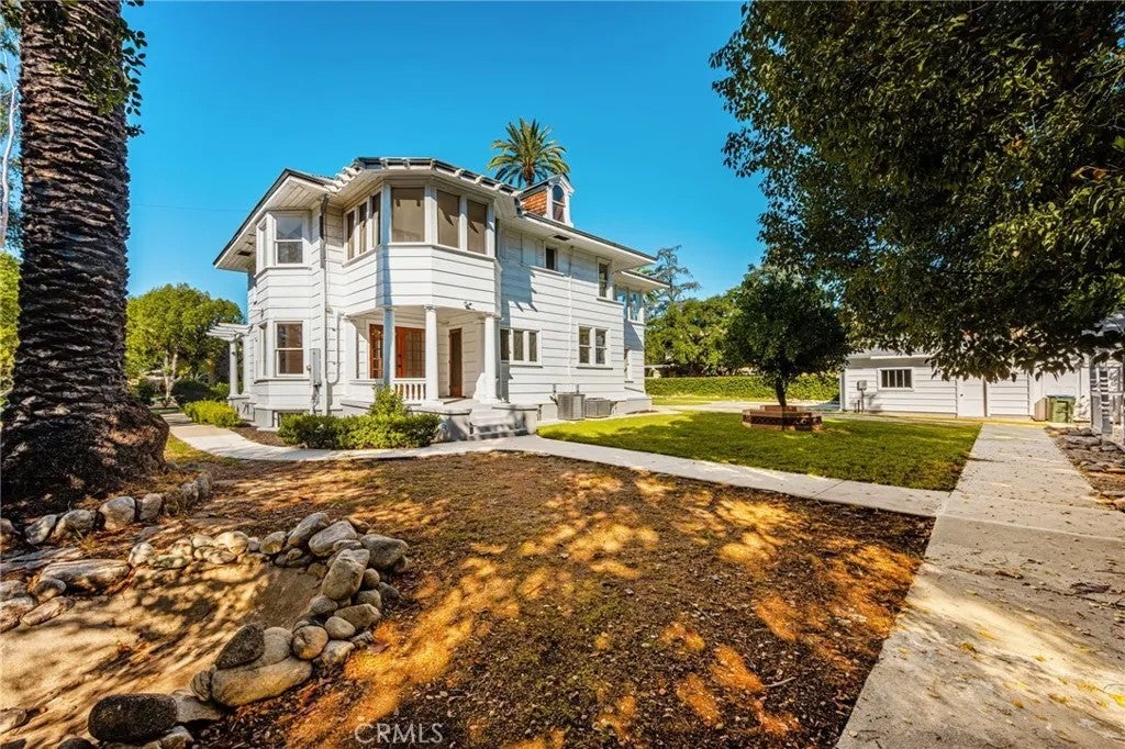 1440 N Los Robles