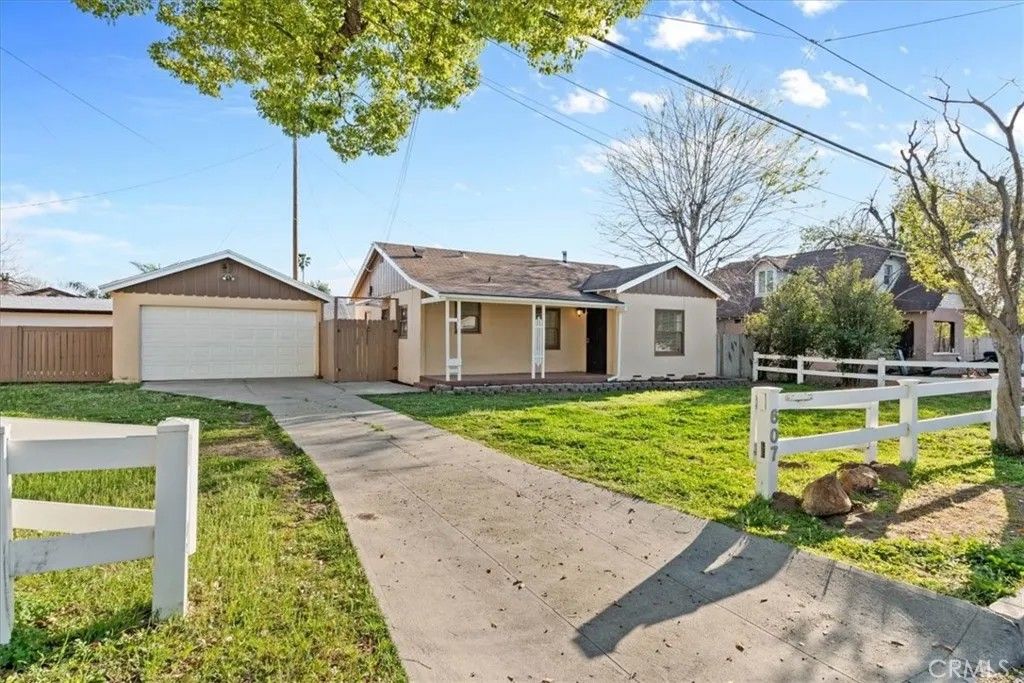 Photo of 607 W Marshall Blvd, San Bernardino, CA 92405 (MLS # IV26044767)