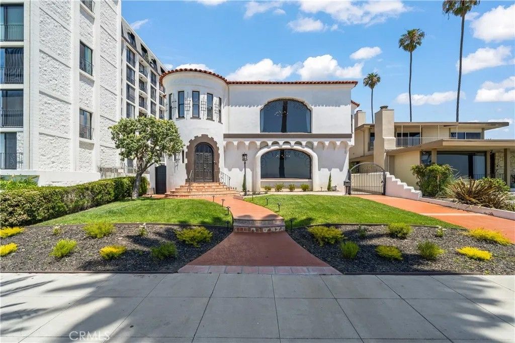 Photo of 2625 East Ocean Boulevard, Long Beach, CA 90803 (MLS # PW26044018)