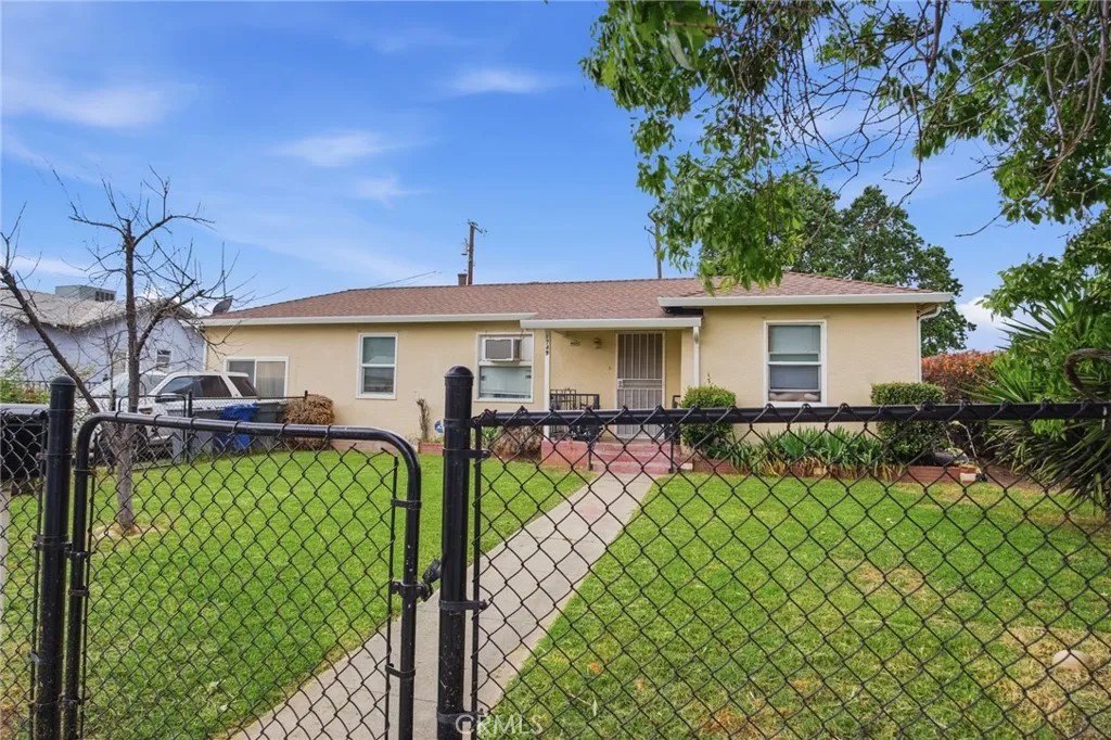 898 Yosemite Parkway