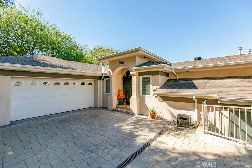 Photo of 1301 Corona Drive, Glendale, CA 91205 (MLS # GD26077878)