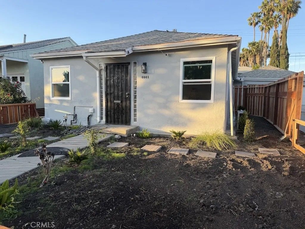 Photo of 6001 Dauphin Ave, Los Angeles, CA 90034 (MLS # SR26085493)
