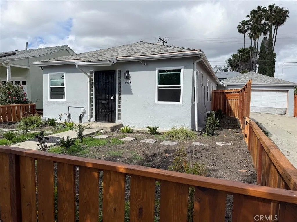 Photo of 6001 Dauphin Ave, Los Angeles, CA 90034 (MLS # SR26085493)