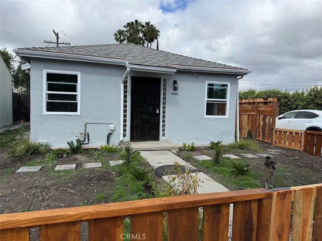 Photo of 6001 Dauphin Ave, Los Angeles, CA 90034 (MLS # SR26085493)