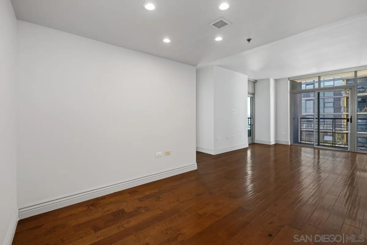 425 W Beech St 1504