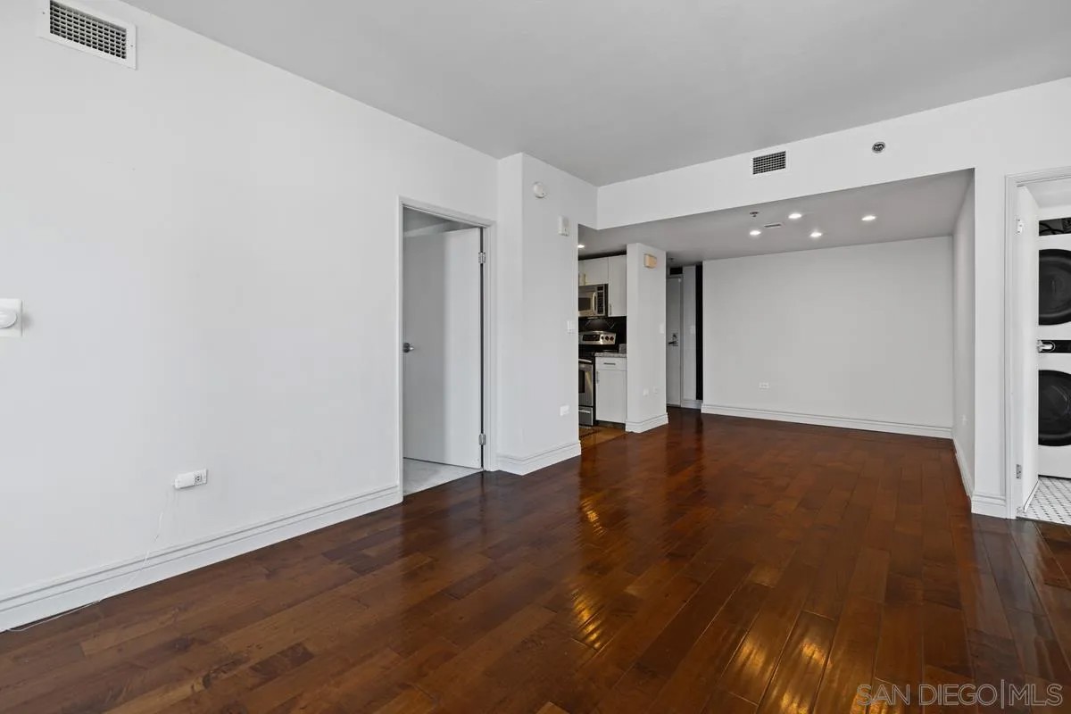 425 W Beech St 1504