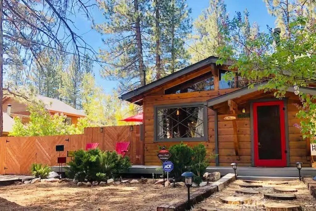 Photo of 716 Elysian Blvd, Big Bear Lake, CA 92314 (MLS # IG25280701)