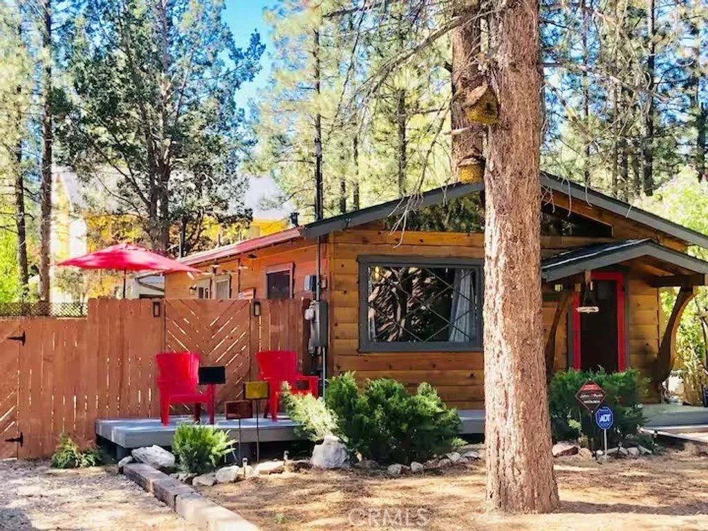 Photo of 716 Elysian Blvd, Big Bear Lake, CA 92314 (MLS # IG25280701)