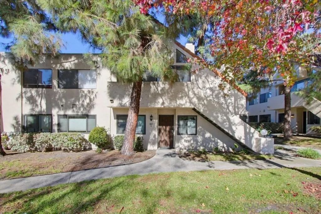 Photo of 387 N N Melrose Dr #D, Vista, CA 92083 (MLS # 250045325)