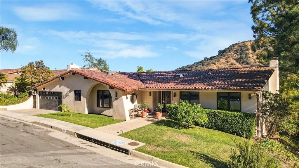 Photo of 1300 Daily Cir, Glendale, CA 91208 (MLS # SR26006750)