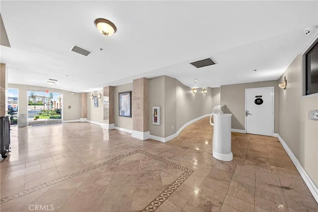 580 W Main St 220
