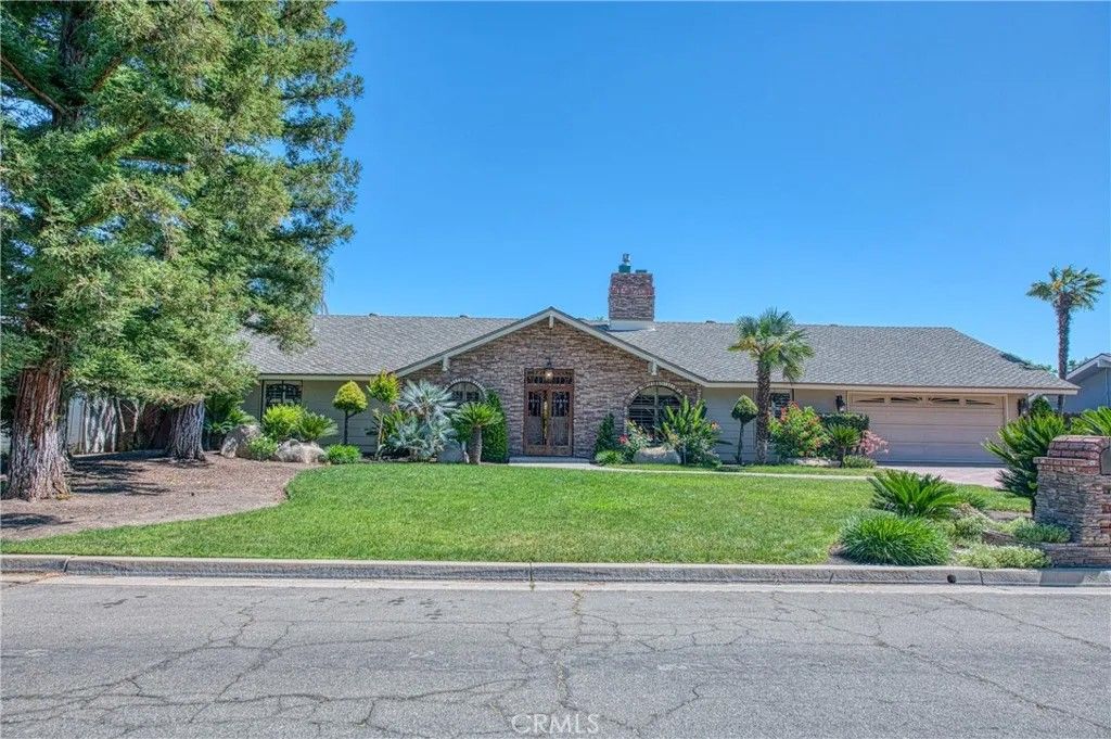 Photo of 1521 S Bush Ave, Fresno, CA 93727 (MLS # FR26071737)