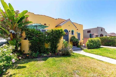 Photo of 1950 S Palm Grove Avenue, Los Angeles, CA 90016 (MLS # CV26089864)