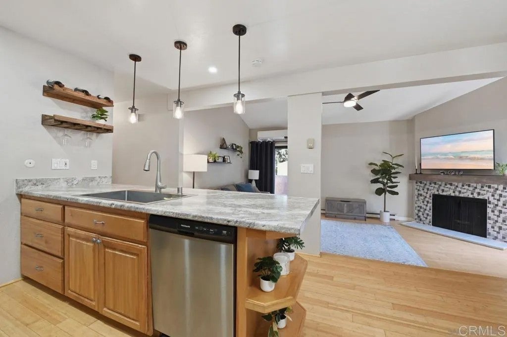 13768 Ruette Le Parc, Del Mar CA 92014 C