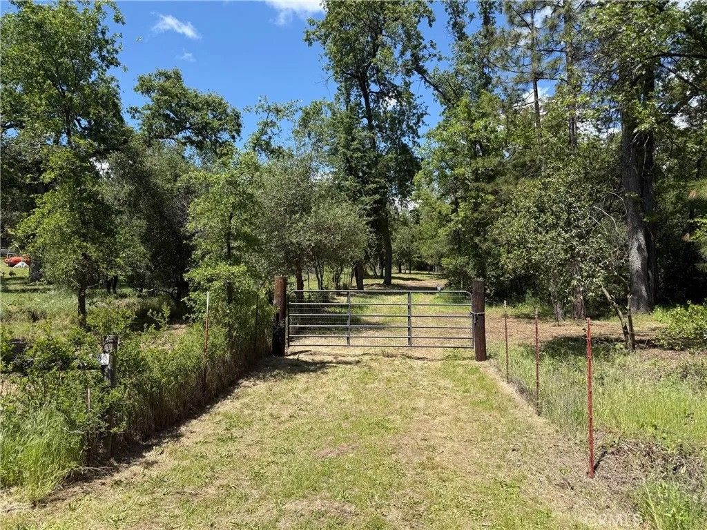 Photo of 2 Road 601, Ahwahnee, CA 93601 (MLS # FR26092839)