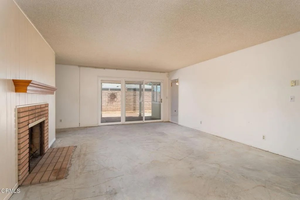 361 E Elfin Green