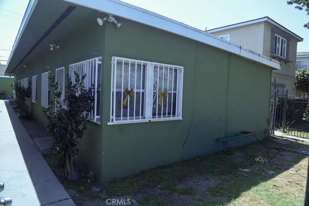 Photo of 1430 W 19th St, Long Beach, CA 90810 (MLS # PW26075549)