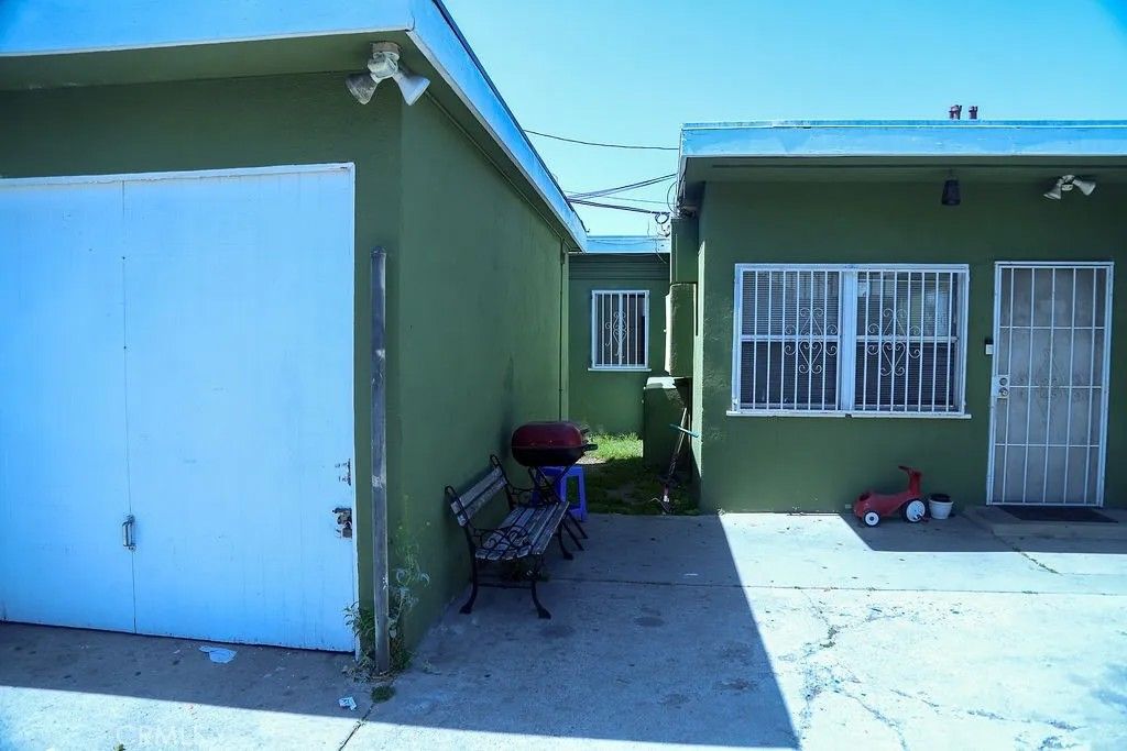 Photo of 1430 W 19th St, Long Beach, CA 90810 (MLS # PW26075549)