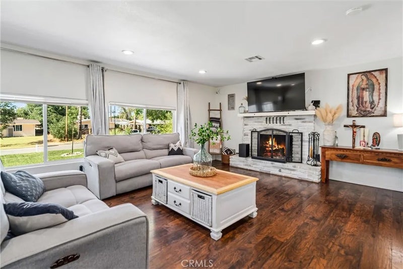 1050 W Avenue J6