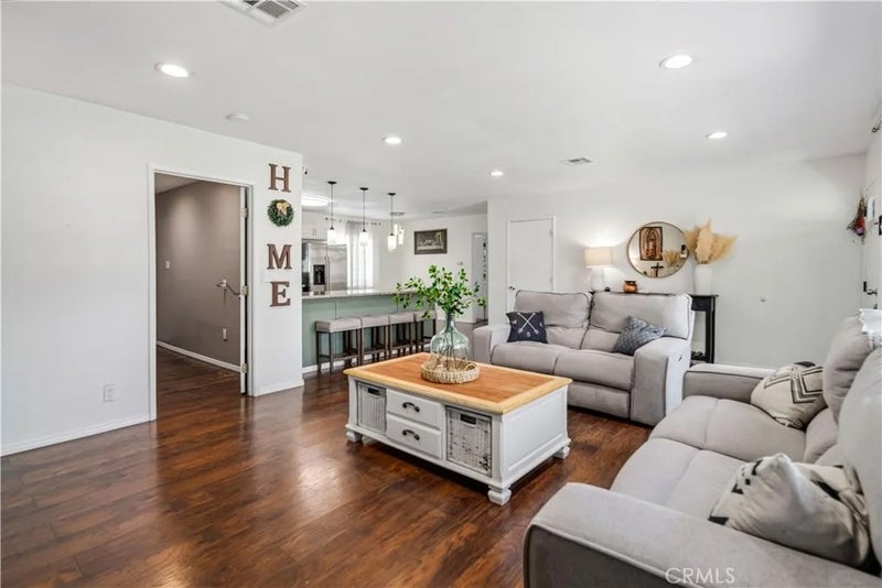 1050 W Avenue J6