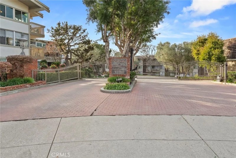 6542 Ocean Crest D207