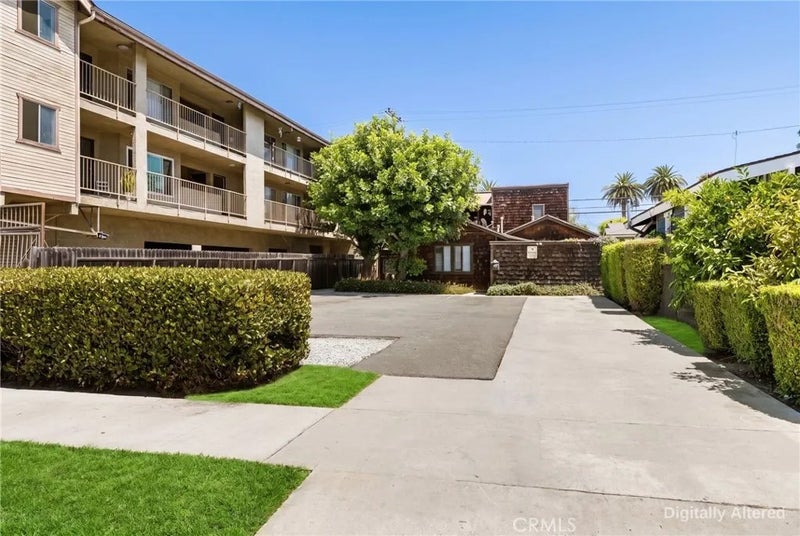 1062 Raymond