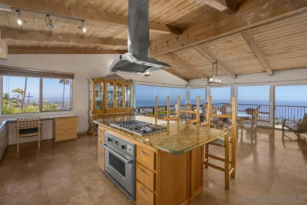 5832 La Jolla Corona Dr