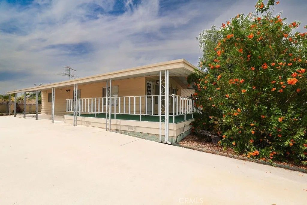 Photo of 282 N La Paloma Ave, San Jacinto, CA 92582 (MLS # IG26077290)