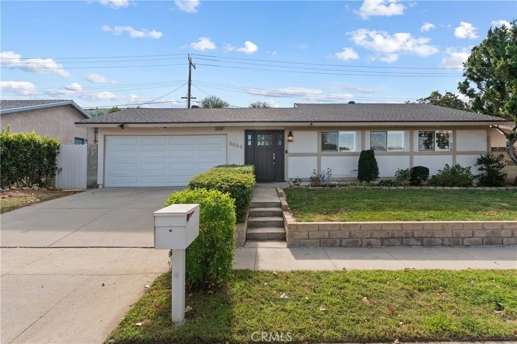 Photo of 5604 Katherine St, Simi Valley, CA 93063 (MLS # SR25279115)