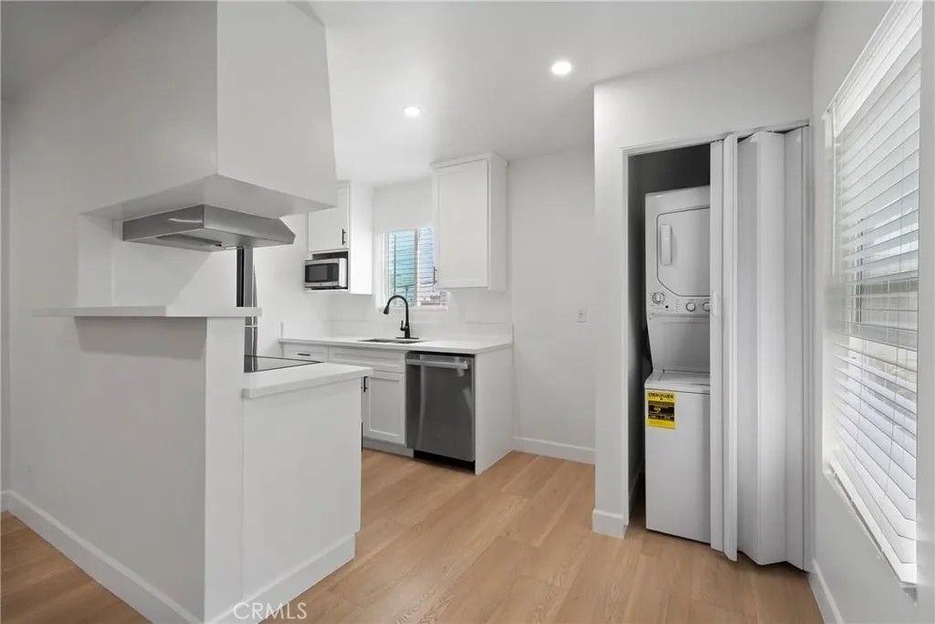 Photo of 748 Newport Avenue #3, Long Beach, CA 90804 (MLS # PW26014857)