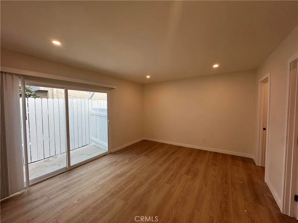 Photo of 1164 Raymond Ave #4, Glendale, CA 91201 (MLS # GD25242829)