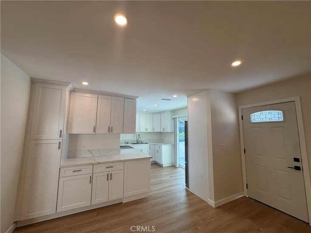 Photo of 1164 Raymond Ave #4, Glendale, CA 91201 (MLS # GD25242829)