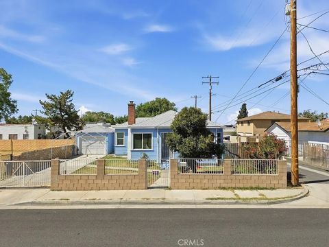 Photo of 557 W Oldfield Street, Lancaster, CA 93534 (MLS # SR26088594)