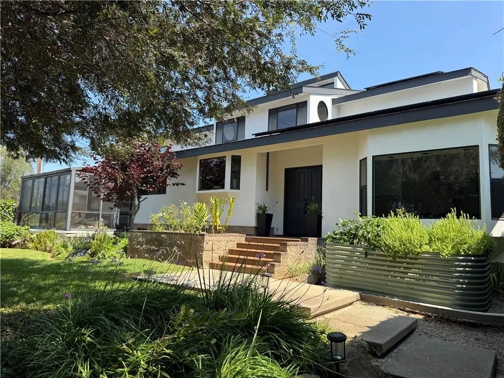 Photo of 1931 Warmlands Avenue, Vista, CA 92084 (MLS # SR26155502)