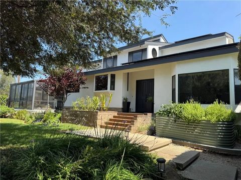 Photo of 1931 Warmlands Avenue, Vista, CA 92084 (MLS # SR26155502)