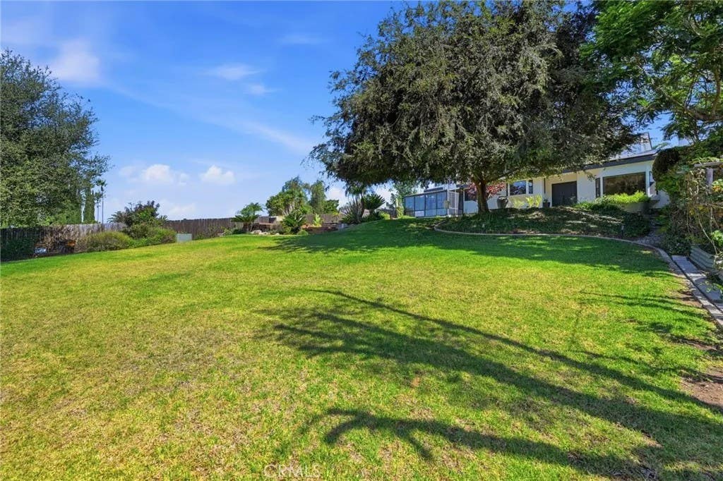 Photo of 1931 Warmlands Avenue, Vista, CA 92084 (MLS # SR26155502)