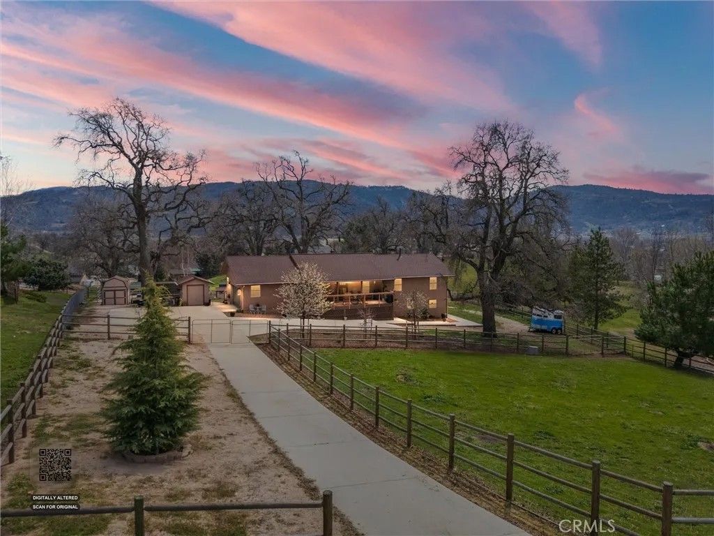 Photo of 29210 Greenwater Drive, Tehachapi, CA 93561 (MLS # SR26033795)