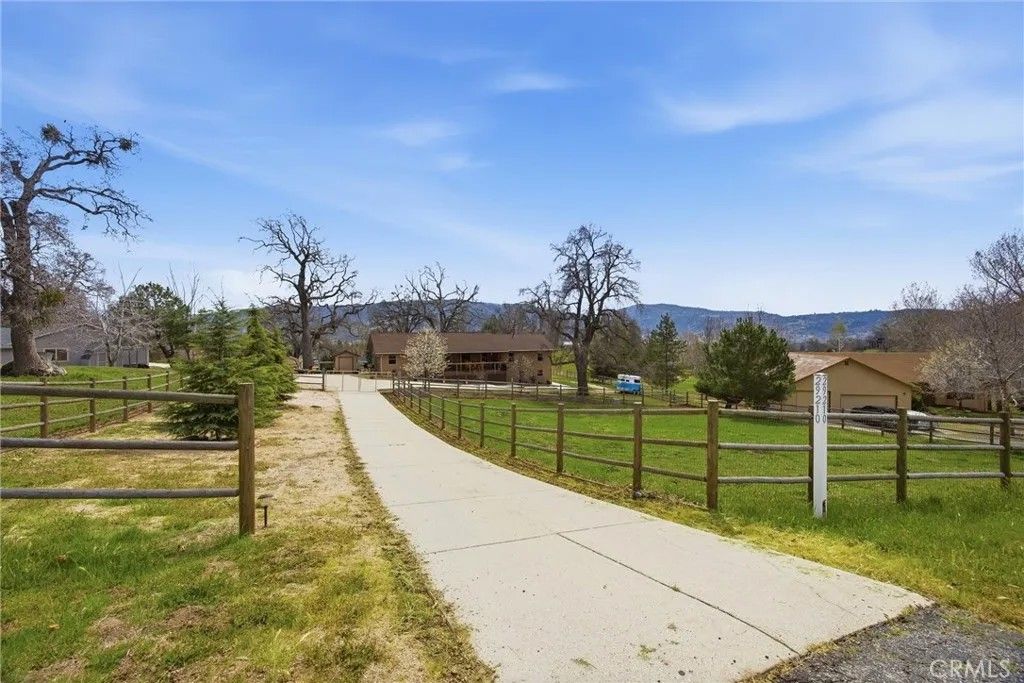 Photo of 29210 Greenwater Drive, Tehachapi, CA 93561 (MLS # SR26033795)