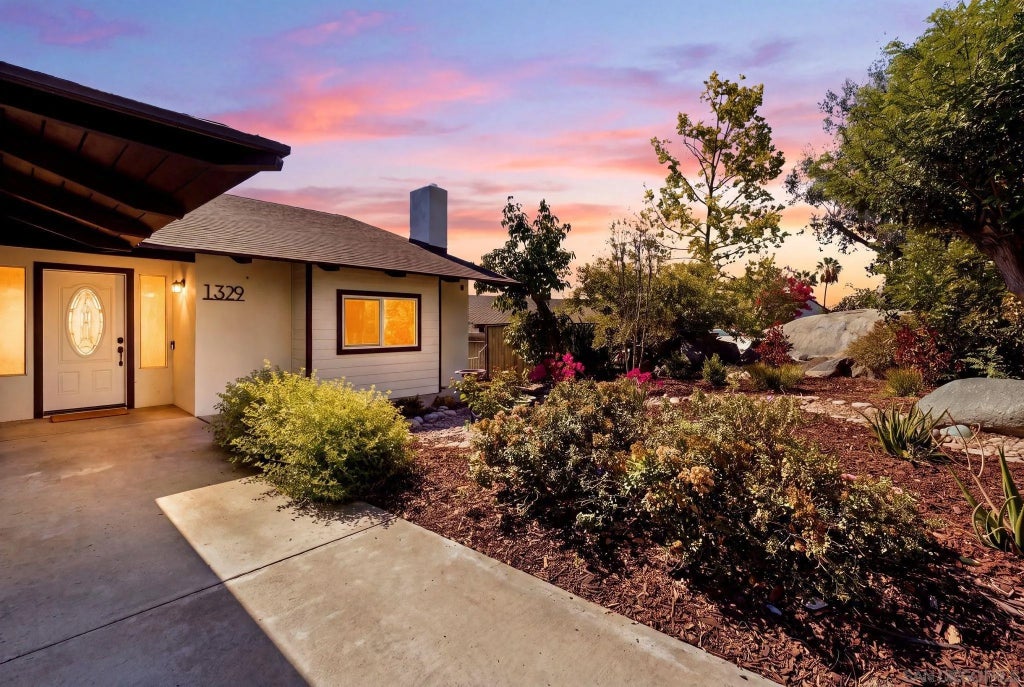 Photo of 1329 Park Hill Ln, Escondido, CA 92025 (MLS # 260018765)