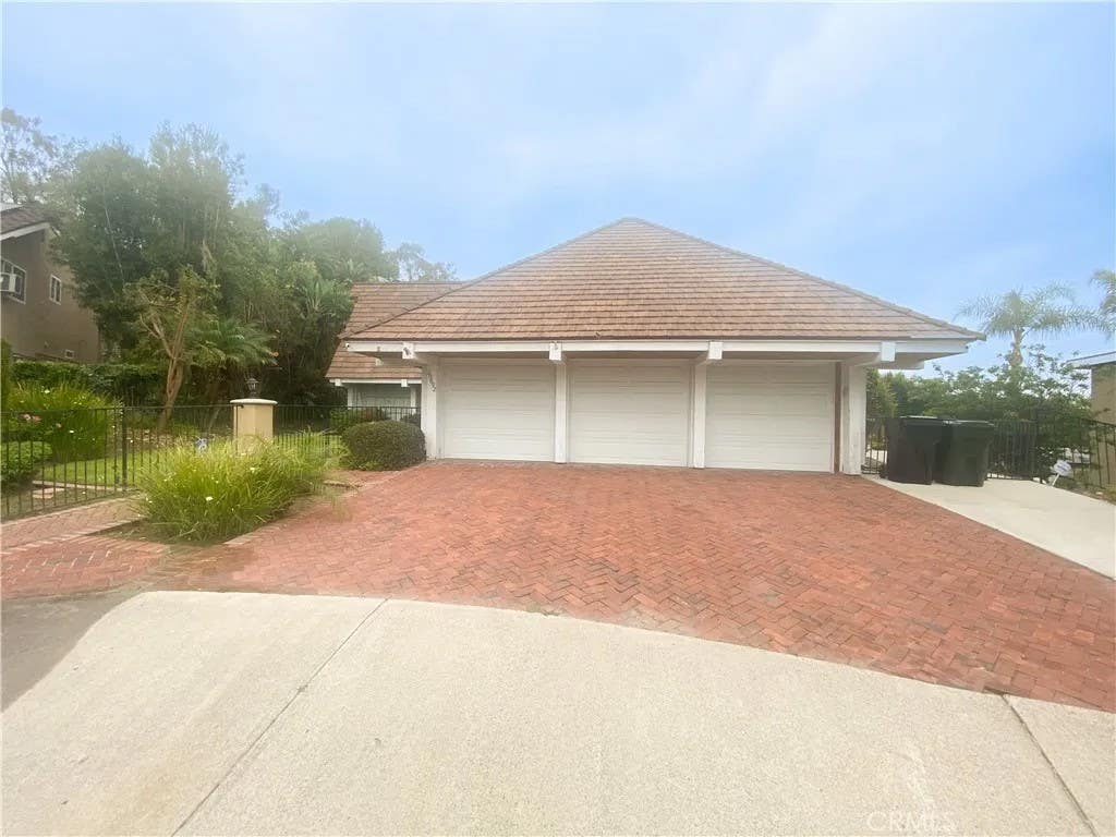Photo of 20692 Cottonwood RD, Yorba Linda, CA 92887 (MLS # TR26104288)