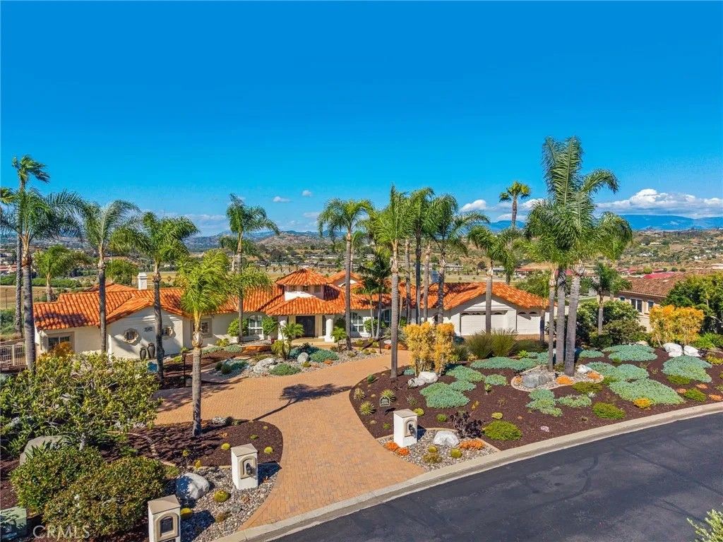 Photo of 31402 Lake Vista Circle, Bonsall, CA 92003 (MLS # SW26067974)