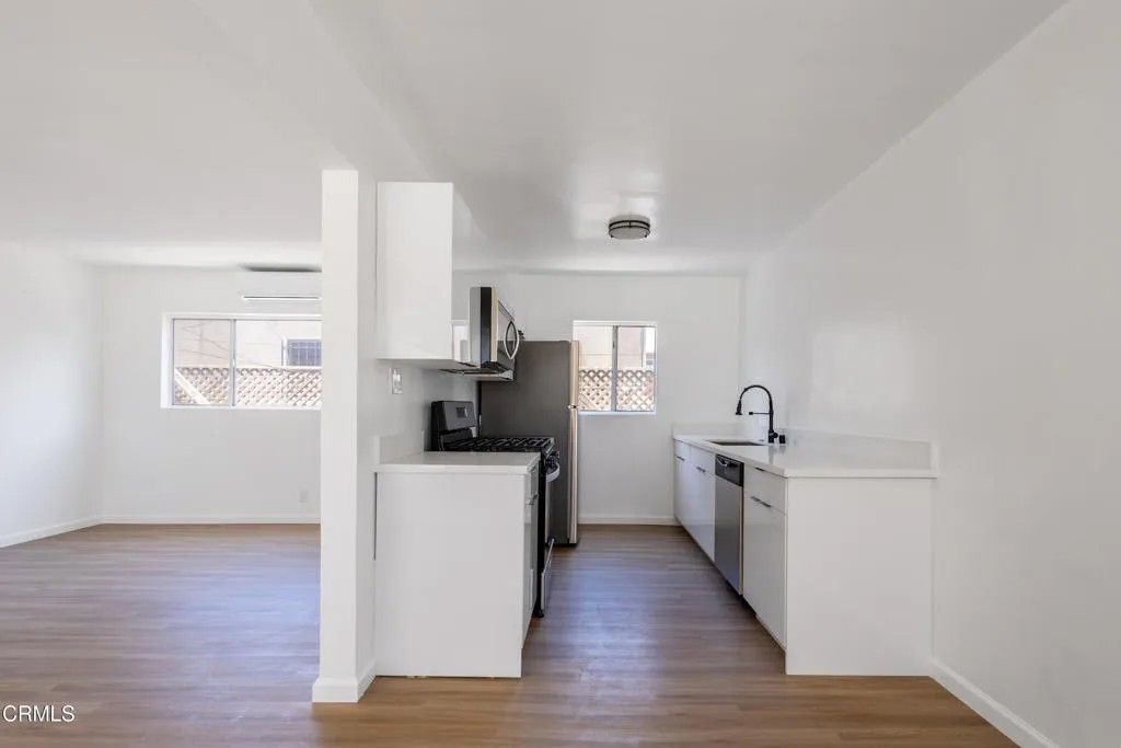 Photo of 924 N Kingsley Drive, Los Angeles, CA 90029 (MLS # P1-26497)