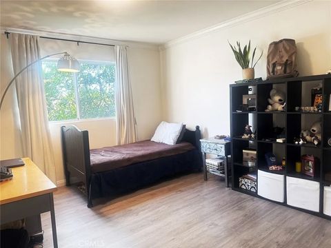 Tiny photo for 13801 Oxnard St #206, Valley Glen, CA 91401 (MLS # SR25232021)