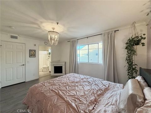 Tiny photo for 13801 Oxnard St #206, Valley Glen, CA 91401 (MLS # SR25232021)