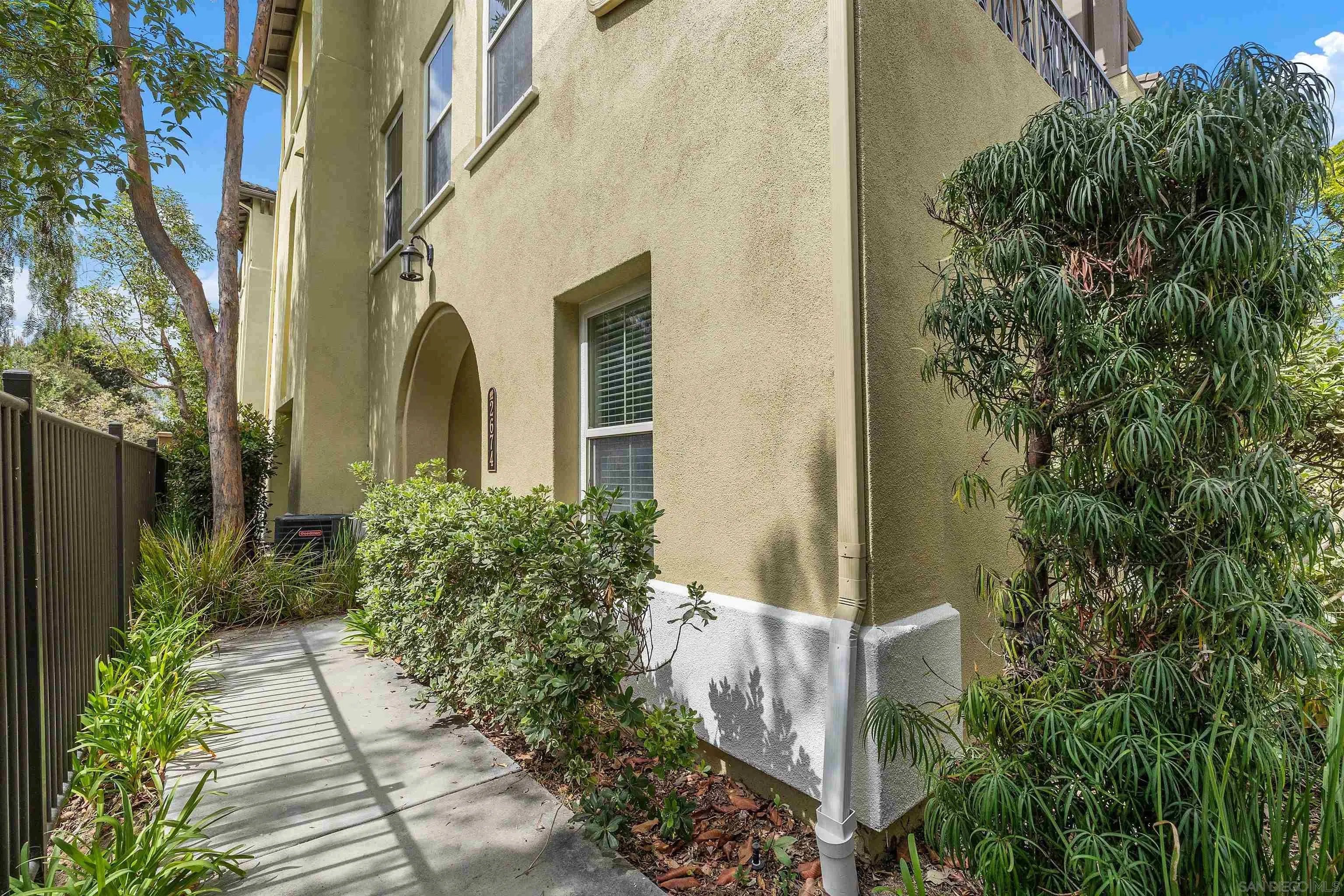 2674 Escala Circle